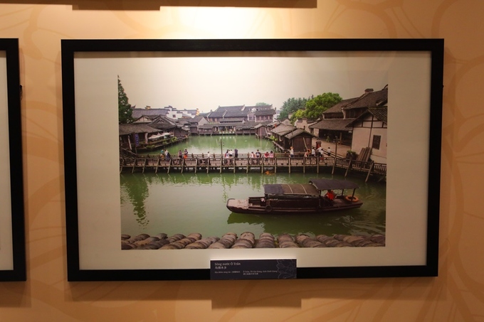 Lãnh đạo Việt Nam - Trung Quốc thăm triển lãm ảnh tại Hà Nội